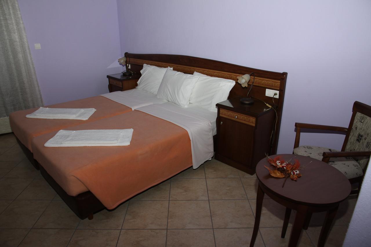 Thea Dodoni Hotel Manteíon Quarto foto